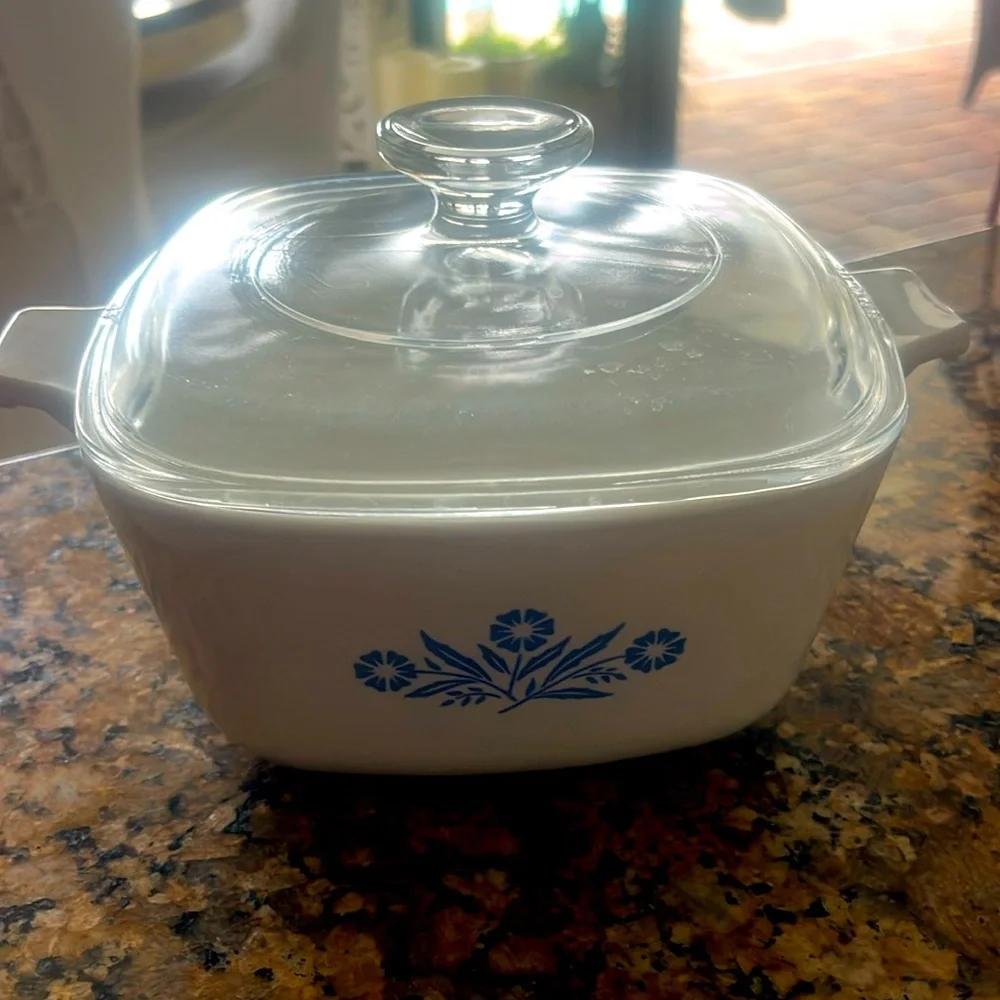 Vintage CorningWare corn flower, white pyroceramic 3/4 ct bowl/baking dish - Picture 1 of 8